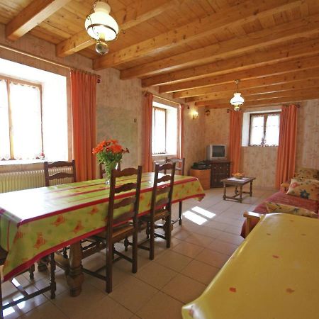 Spacious Holiday Home Near The Forest Esmoulieres ภายนอก รูปภาพ
