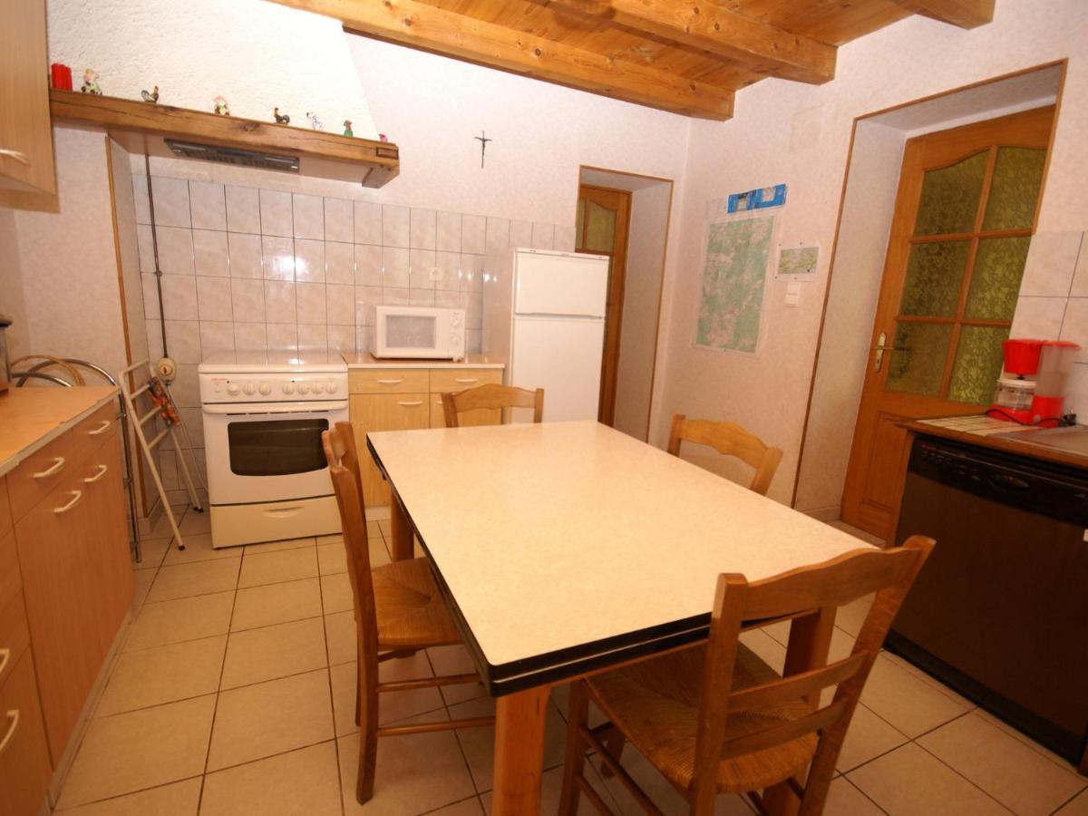 Spacious Holiday Home Near The Forest Esmoulieres ภายนอก รูปภาพ