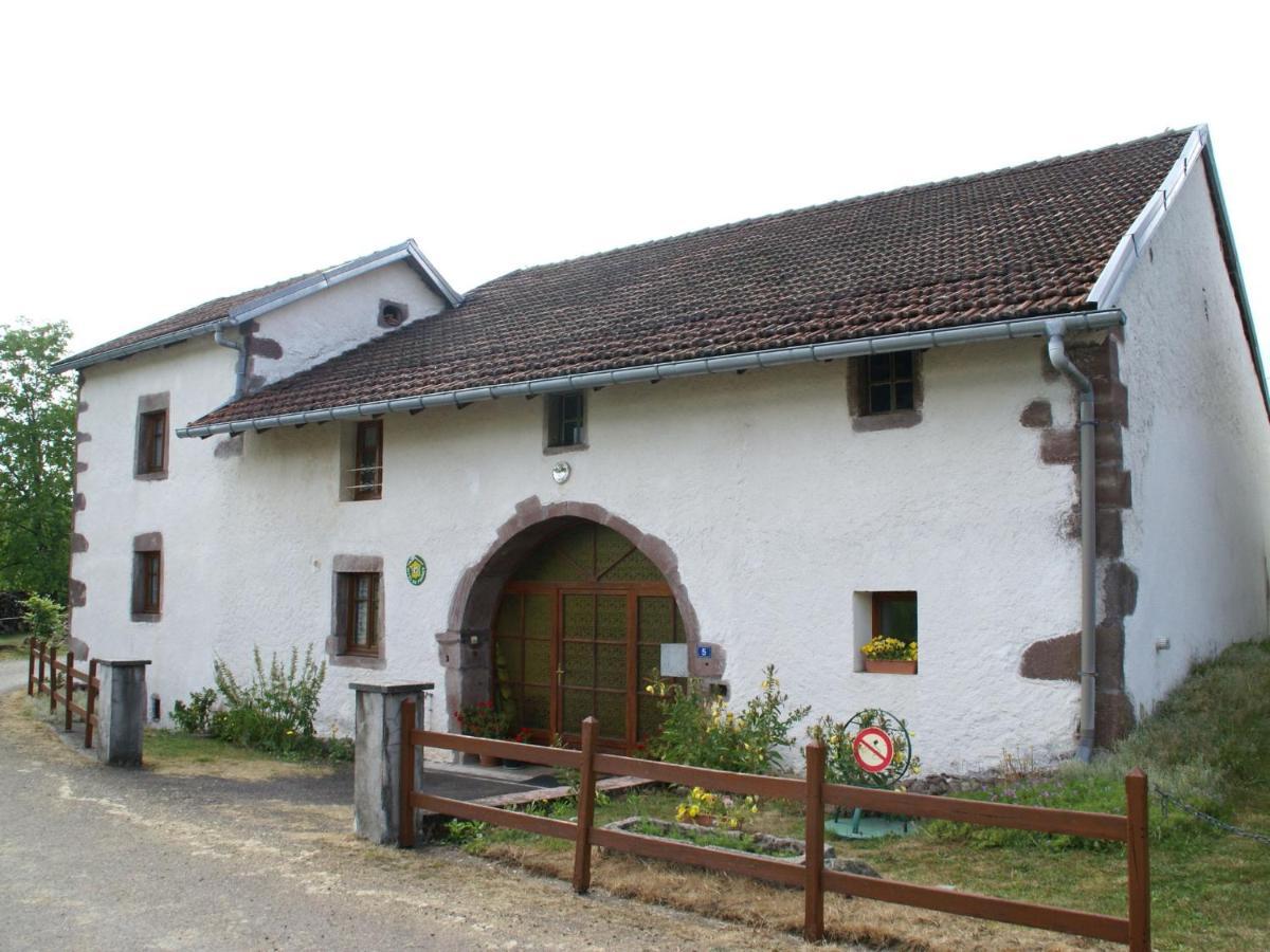 Spacious Holiday Home Near The Forest Esmoulieres ห้อง รูปภาพ