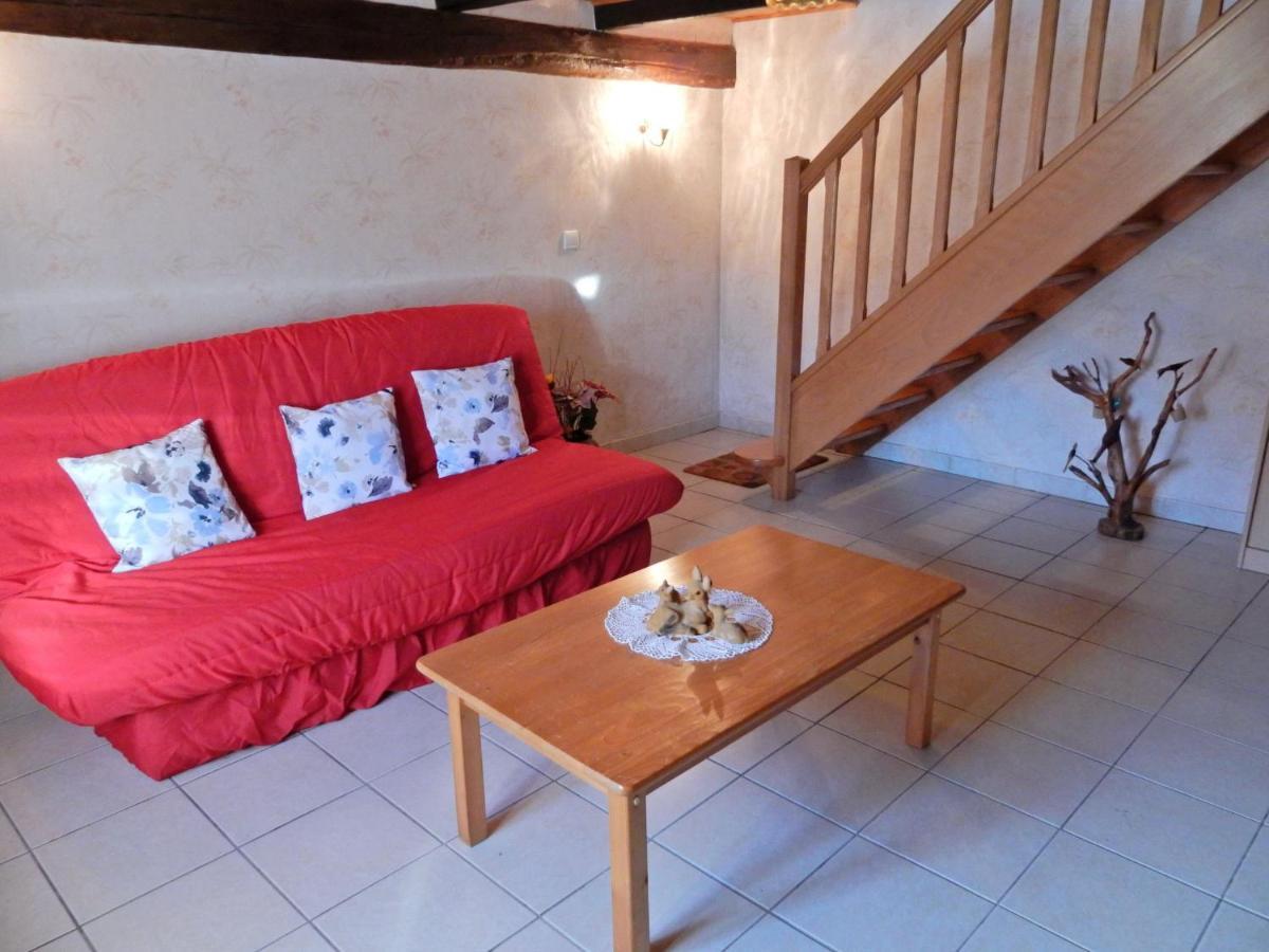Spacious Holiday Home Near The Forest Esmoulieres ห้อง รูปภาพ