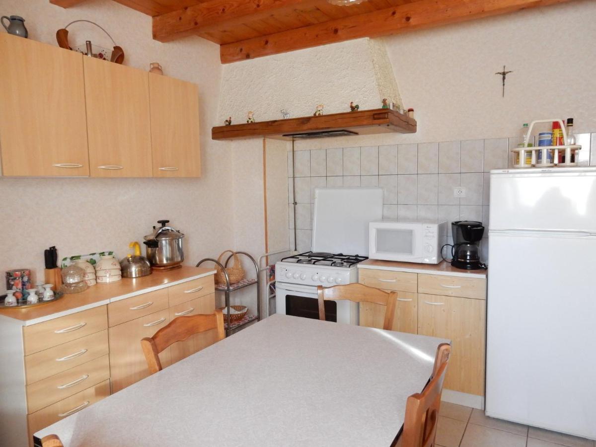 Spacious Holiday Home Near The Forest Esmoulieres ห้อง รูปภาพ